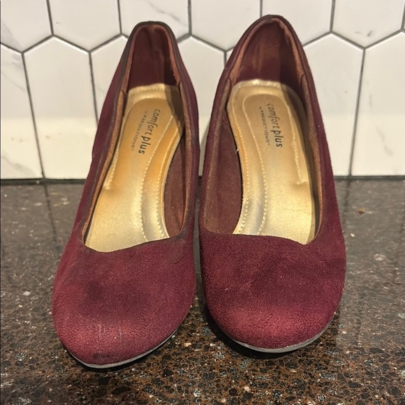 Comfort Plus by Predictions Maroon Heels faux suede, size 7.5 - Picture 2 of 4